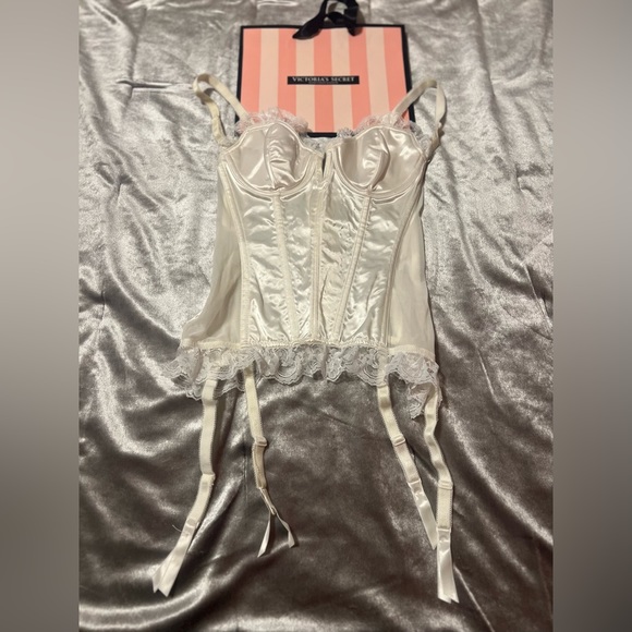 Victoria’s Secret lace/ silky mesh white bustier corset - Picture 10 of 13